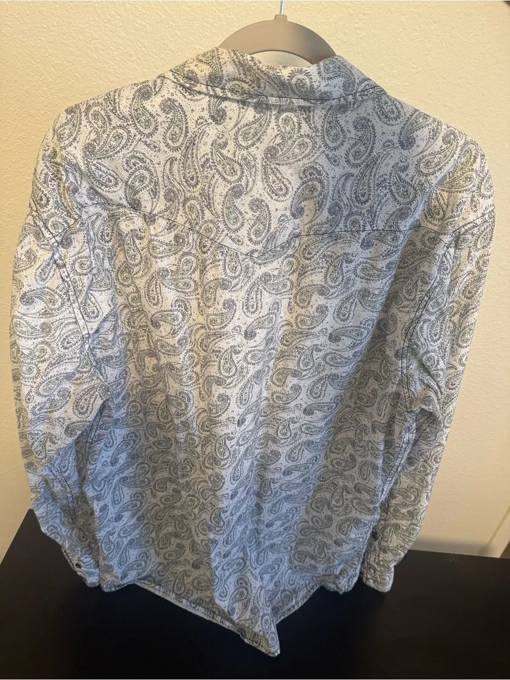 Cinch Men’s White Paisley Button-Down Shirt with Gray Accents